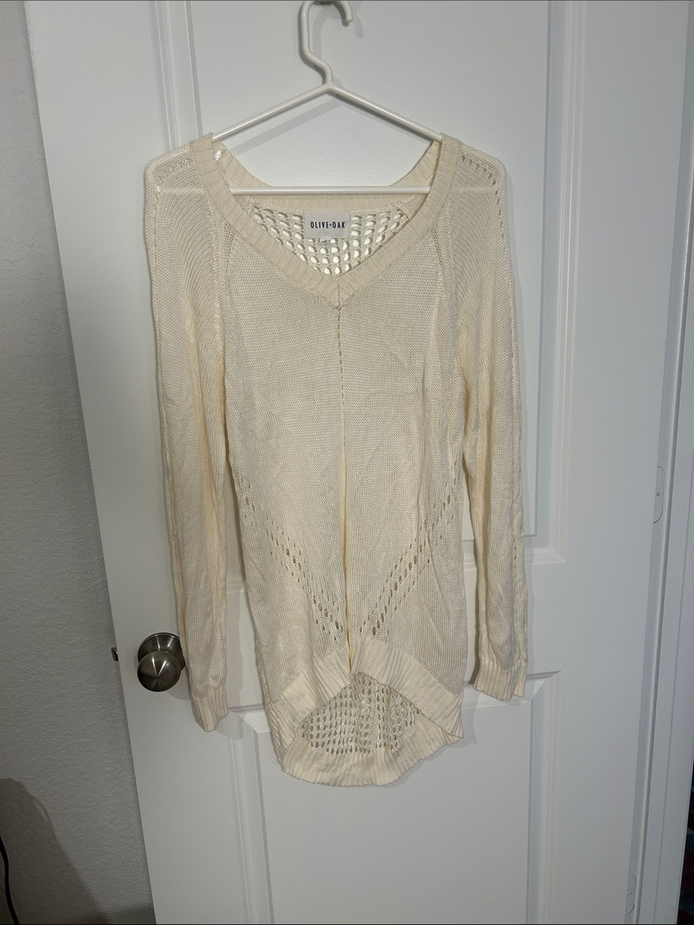 Olive & Oak Cream Open-Weave V-Neck Sweater